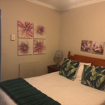 Rita's Guesthouse CC Vryheid Extérieur photo
