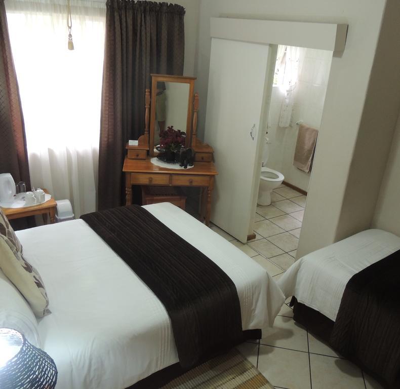 Rita's Guesthouse CC Vryheid Extérieur photo