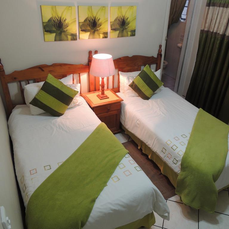 Rita's Guesthouse CC Vryheid Extérieur photo