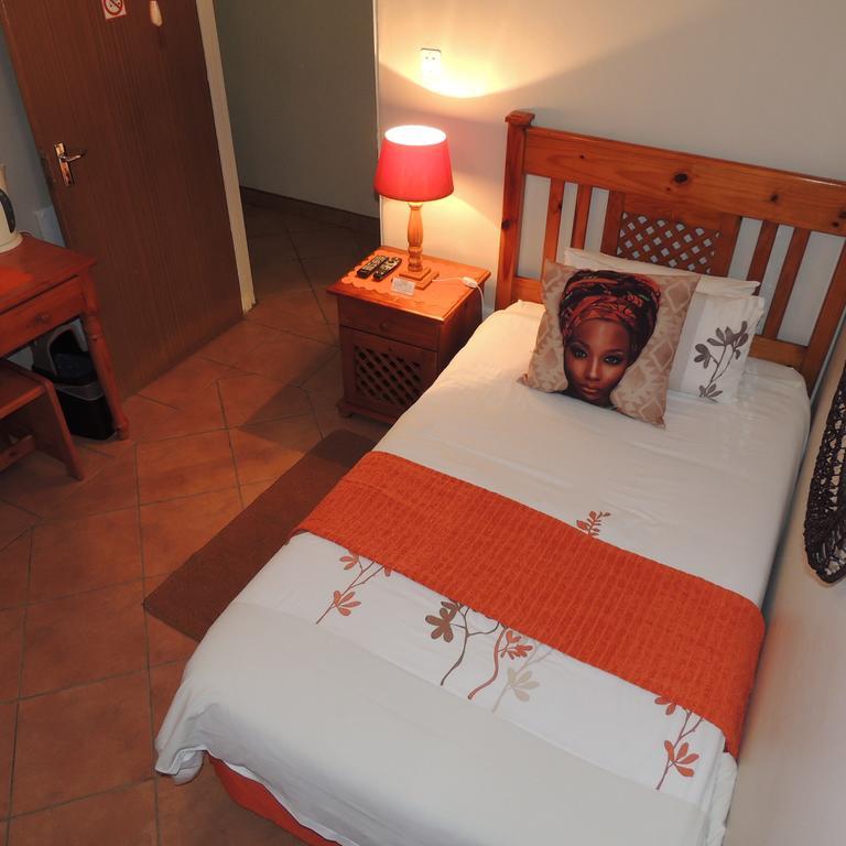 Rita's Guesthouse CC Vryheid Extérieur photo
