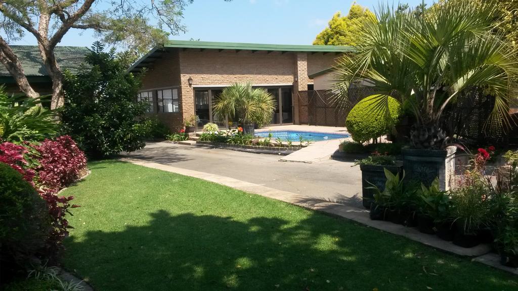 Rita's Guesthouse CC Vryheid Extérieur photo