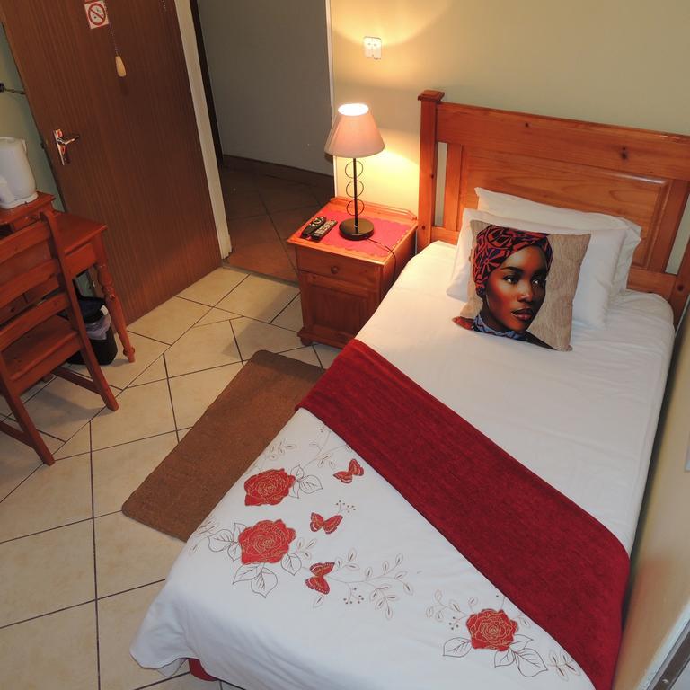 Rita's Guesthouse CC Vryheid Extérieur photo