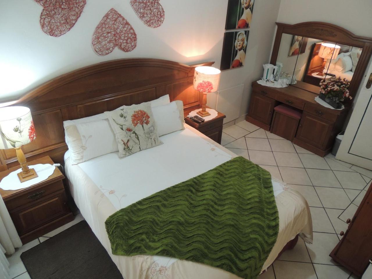 Rita's Guesthouse CC Vryheid Extérieur photo