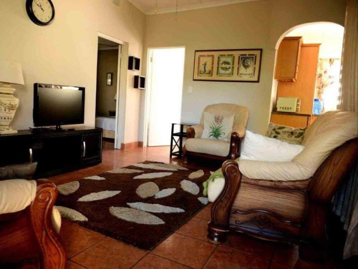 Rita's Guesthouse CC Vryheid Extérieur photo
